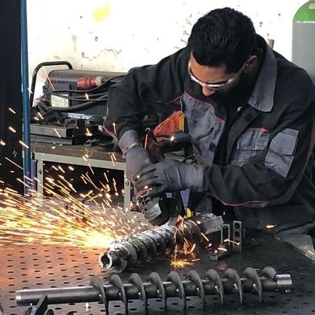 Al Sagir GEO-MONT Service-Mitarbeiter