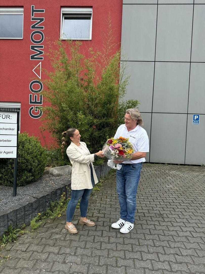 Diandra Garcia-Romero feiert Ihr 1 jähriges Jubiläum bei Geo Mont