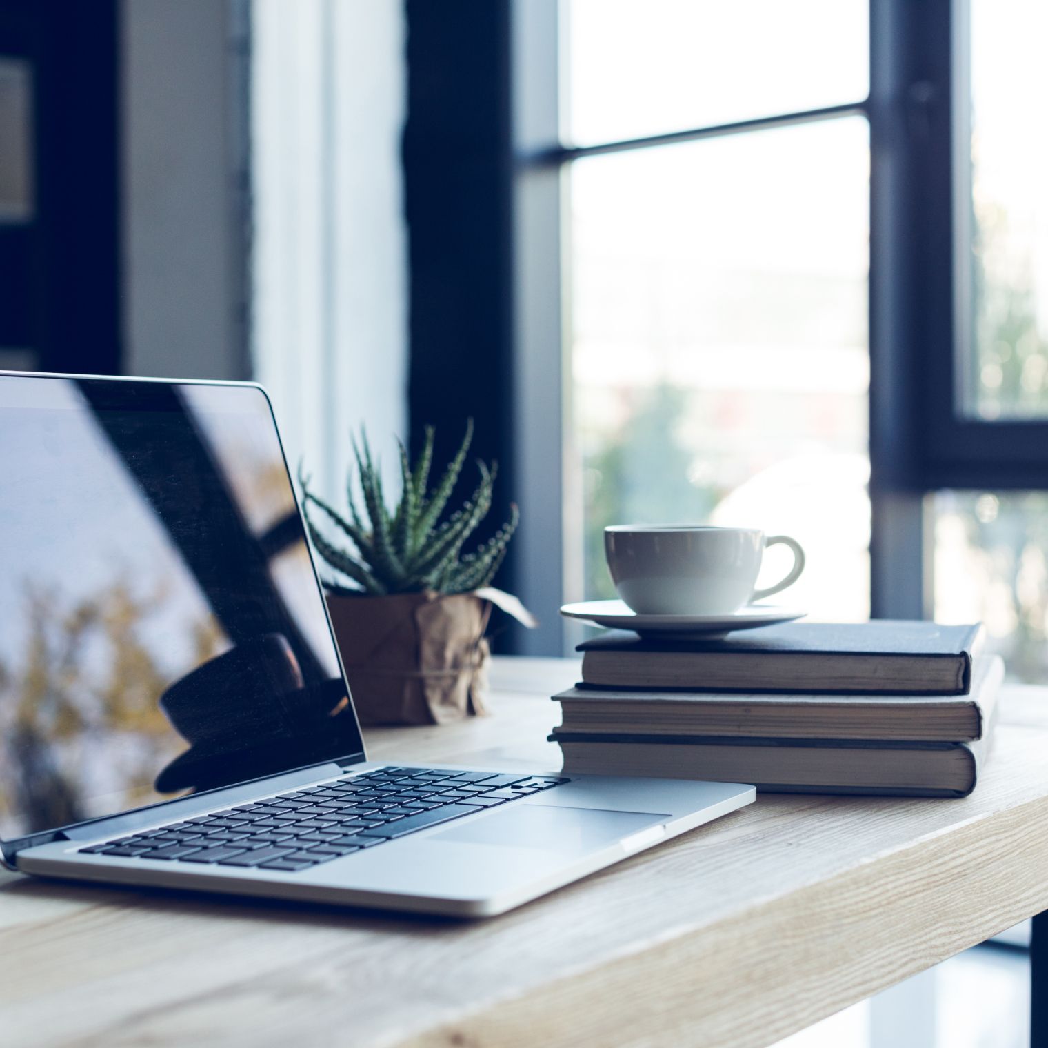 Laptop auf einem Schreibtisch